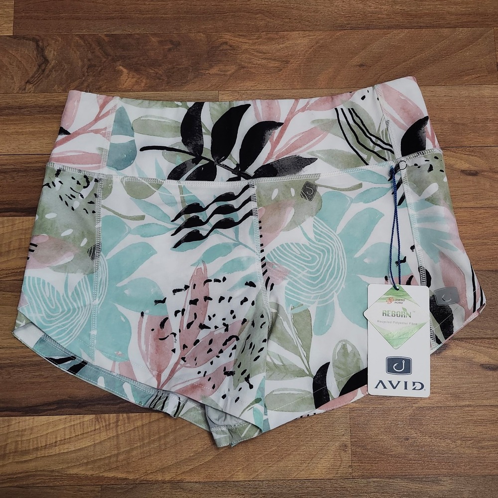 NWT Avid Women's Coastline Floral Shorts Medium